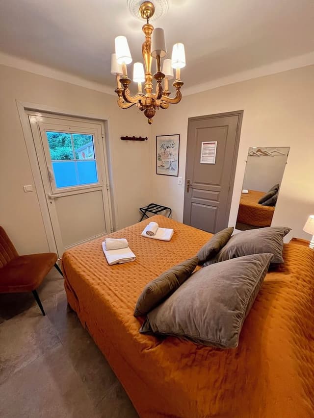 Small double room Garden view