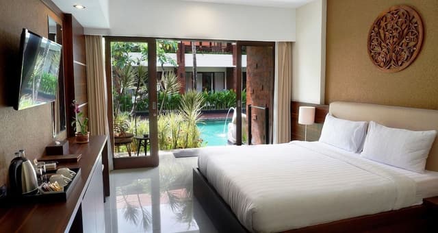 Deluxe Room, Pool Access