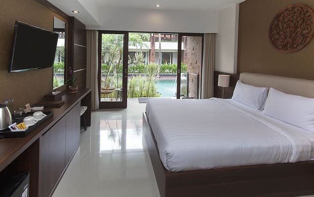 Deluxe Room, Pool Access