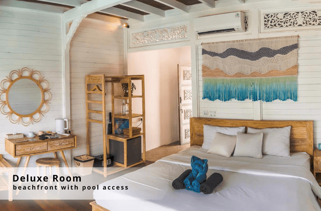 Deluxe Pool Access Room