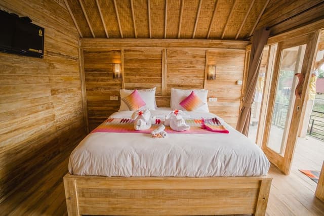 Deluxe Double Room, Pool View