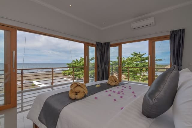 Three Bedroom Pool Villa Sea View