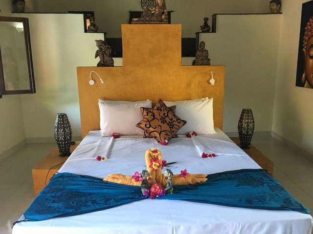 Family Cottage, 2 Queen Beds, Private Pool, Garden View