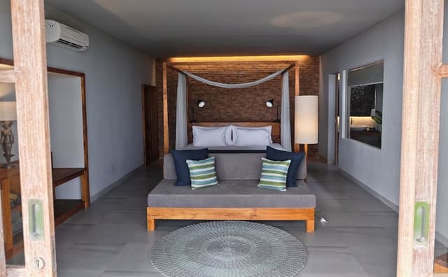 Luxury Suite, 1 King Bed, Ocean View, Oceanfront