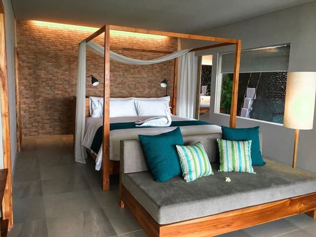 Luxury Suite, 1 King Bed, Ocean View, Oceanfront