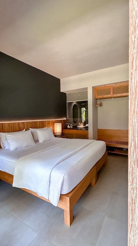 Superior Double Room, 1 King Bed, Garden View, Garden Area