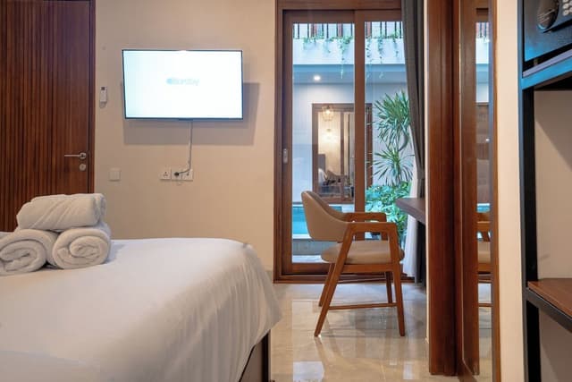 Deluxe Double Room, Pool View