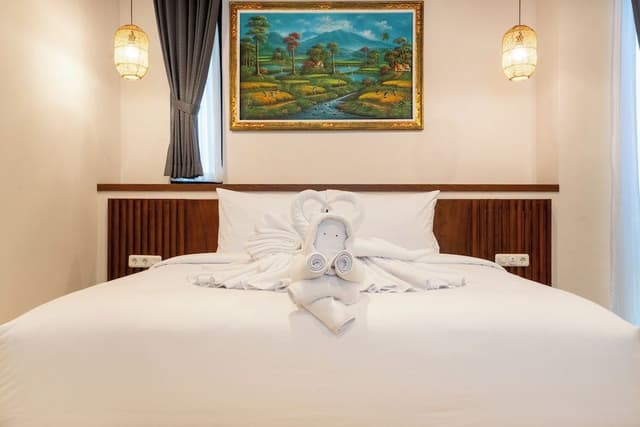Suite, Pool View