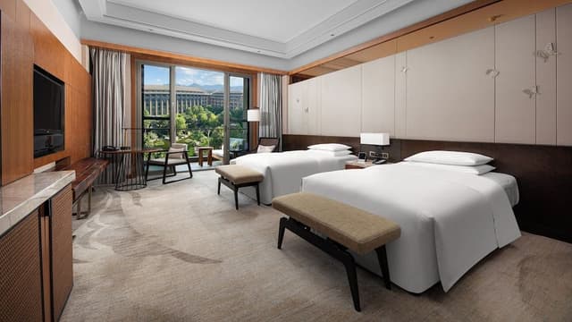Premium Balcony Room Lounge Access