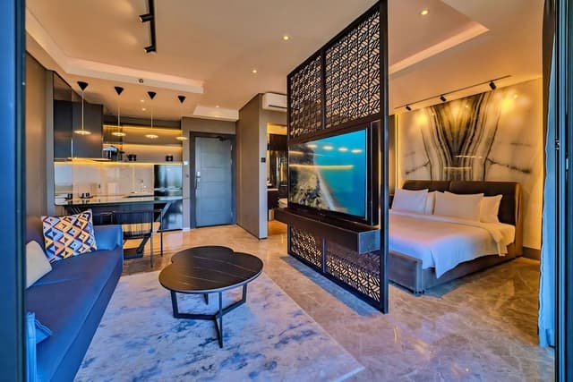 Deluxe Signature Suite