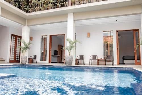 Deluxe Suite with Pool Access