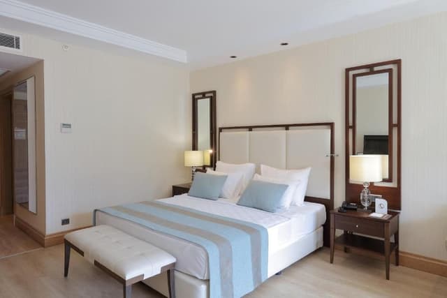 Deluxe Room Land View