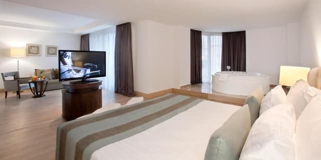 Honeymoon Suite