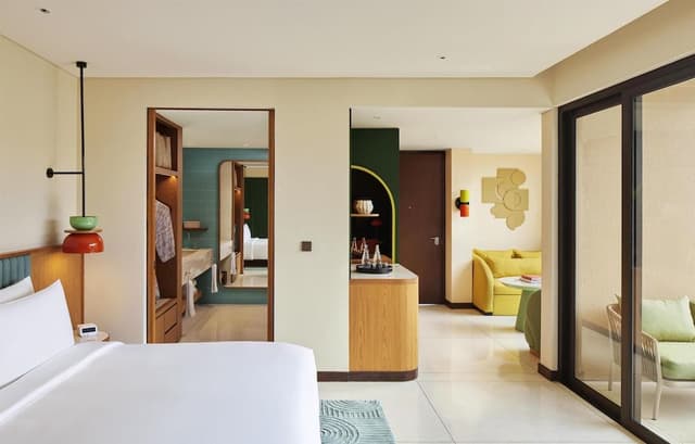 Premium Room, 1 King Bed, Balcony
