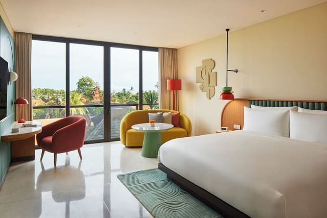 Room, 1 King Bed (Neighborhood View)