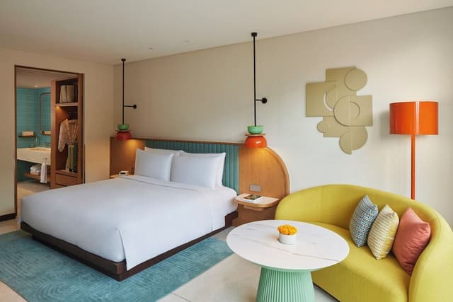 Room, 1 King Bed (Neighborhood View)
