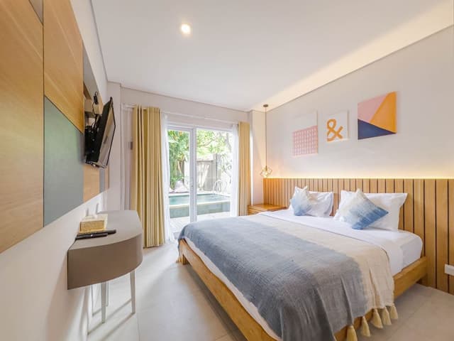 Deluxe Room, Pool Access