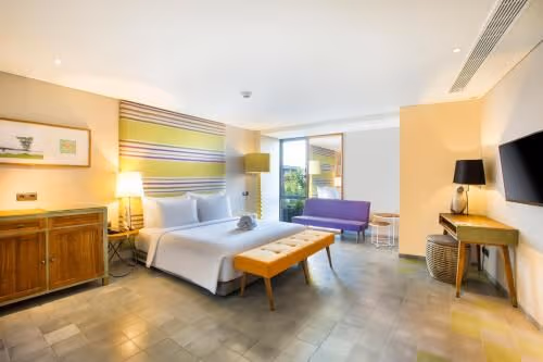 Corner Deluxe Double Room
