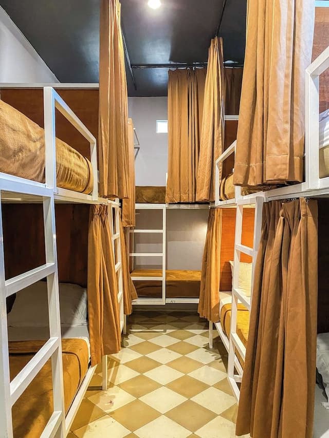 12-Bed Mixed Dormitory