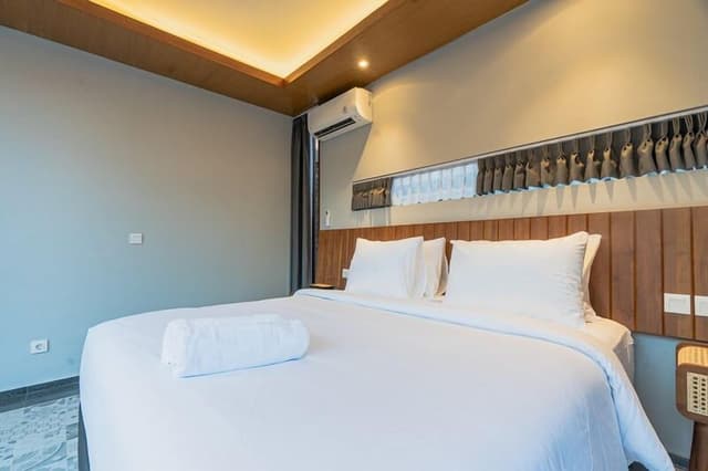 Deluxe Cottage, 1 Queen Bed, Non Smoking, Pool View