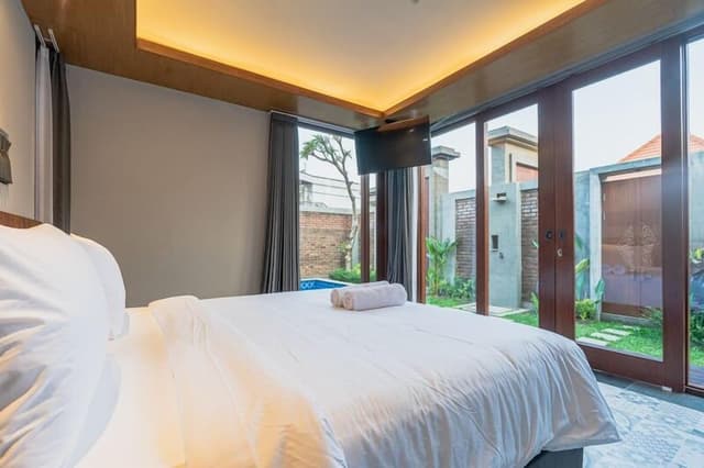 Deluxe Cottage, 1 Queen Bed, Non Smoking, Pool View