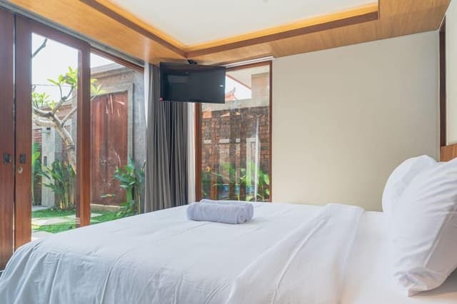 Deluxe Cottage, 1 Queen Bed, Non Smoking, Pool View