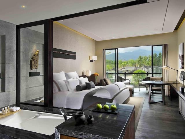 Deluxe Room, 1 King Bed