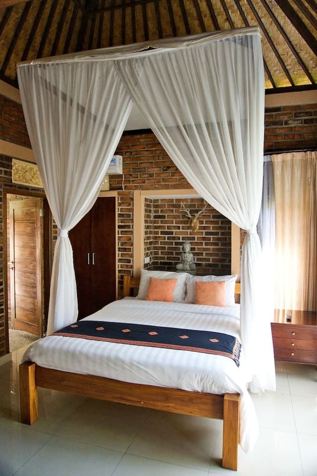 Family Room, 2 Bedrooms