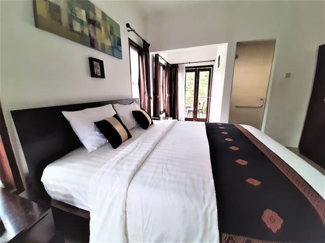 Deluxe Suite, 1 Double Bed, Non Smoking, Pool View