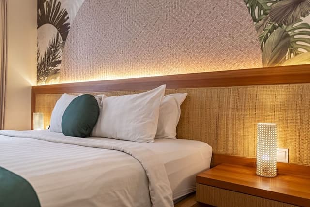 Deluxe Room, Pool View