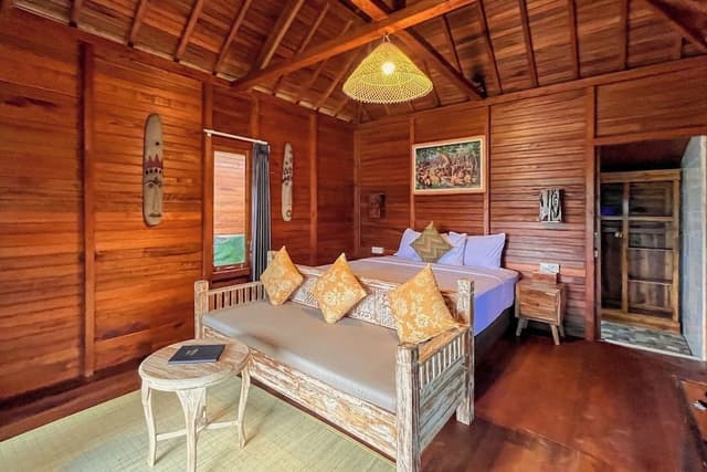 Wooden Suite with Mountain View