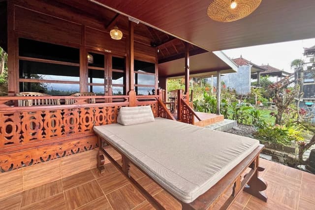 Wooden Suite with Mountain View