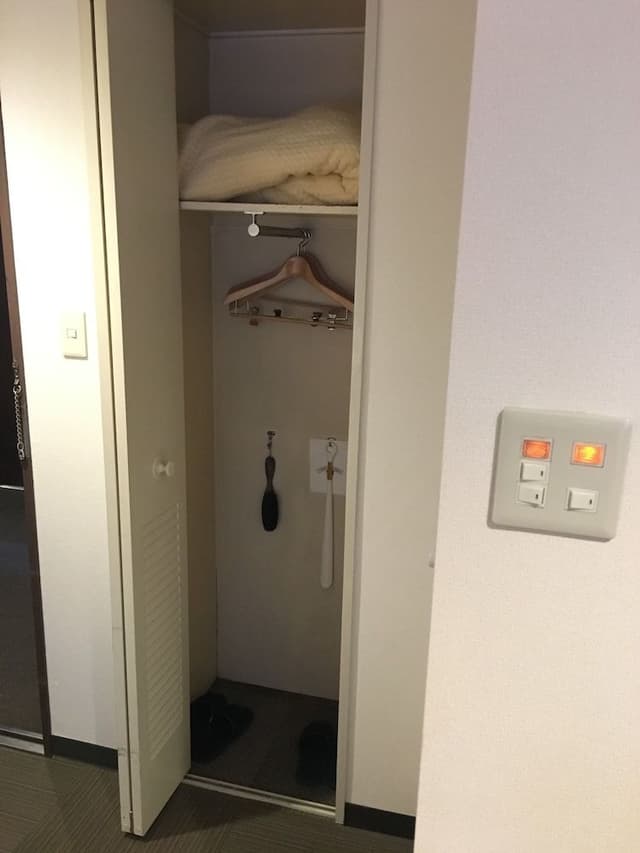 Single Room, Smoking