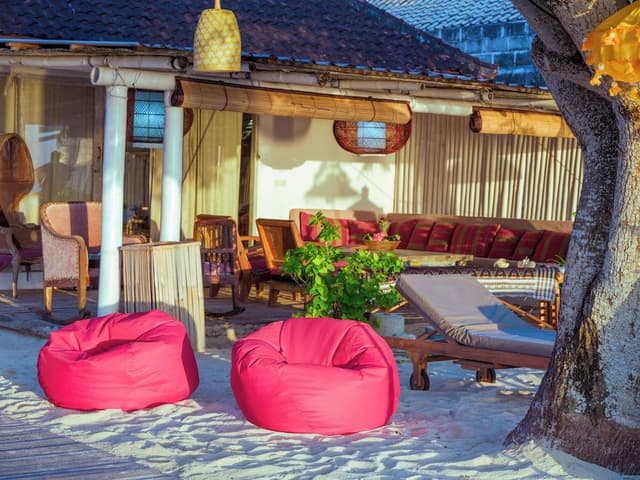 Deluxe Room, 1 King Bed, Beach View