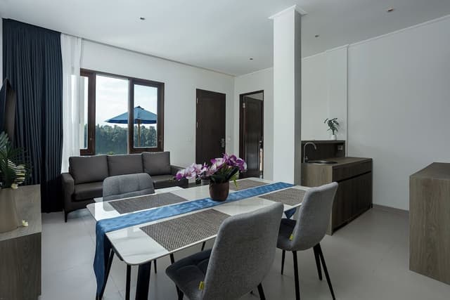 Suite with Pool View and Free Afternoon Tea