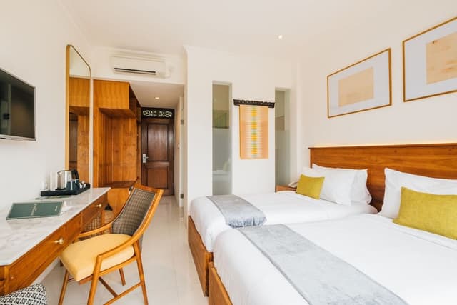 Superior Room, Pool View