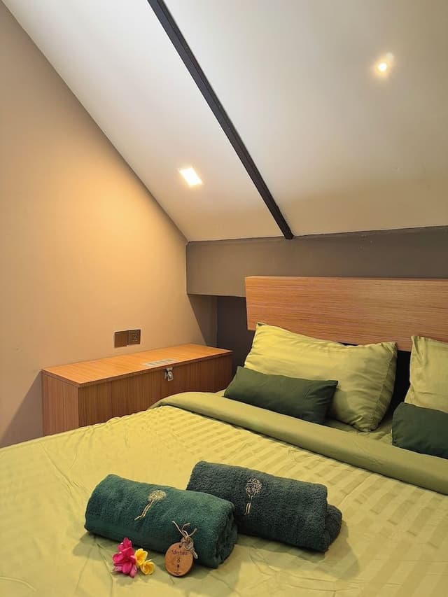Comfort Shared Dormitory, 1 King Bed