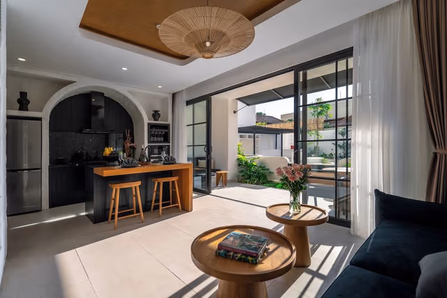 Studio, Balcony