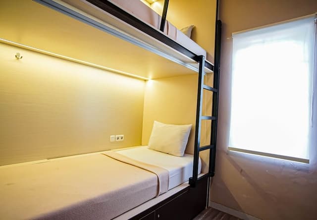 Single Bed in Mixed Dormitory