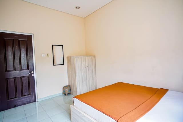 Deluxe with Shared Bathroom