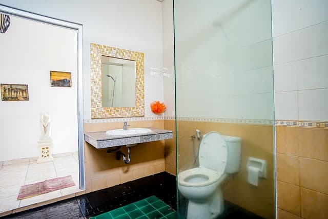 Deluxe with Shared Bathroom