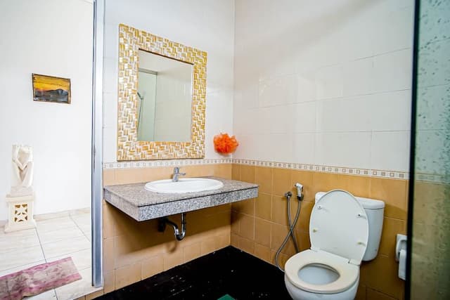 Deluxe with Shared Bathroom