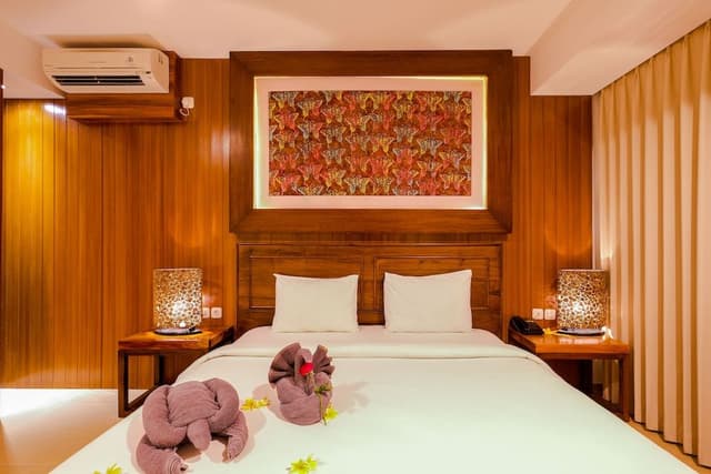 Queen Room With Pool View