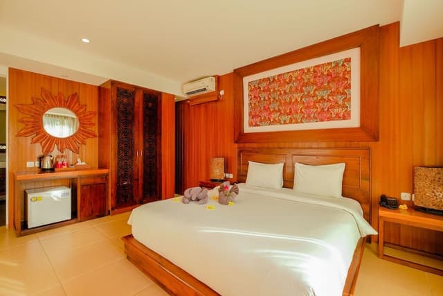 Queen Room With Pool View