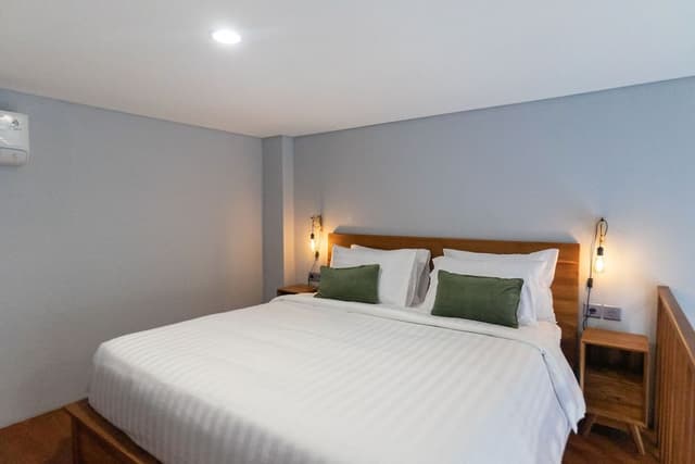 Room, Mezzanine