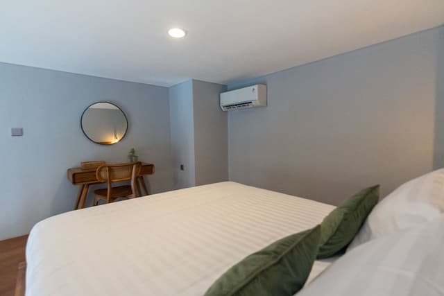 Room, Mezzanine