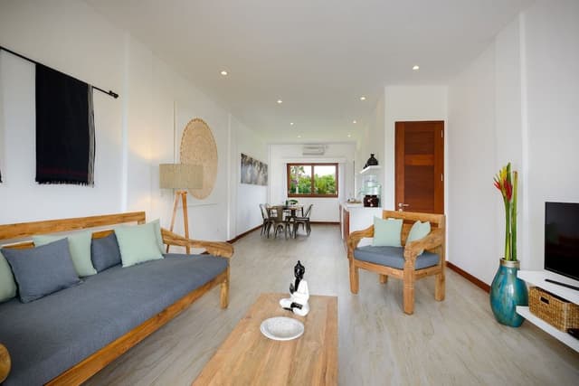Deluxe Duplex, 2 Bedrooms, Kitchen, Poolside