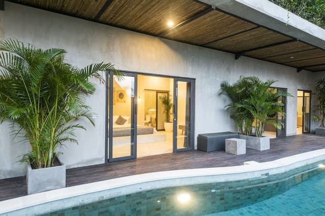 Deluxe Studio, Pool View