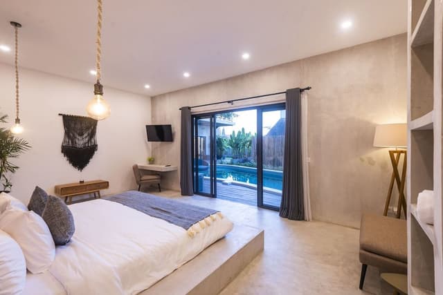 Deluxe Studio, Pool View