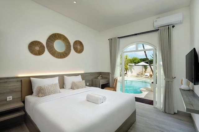 Suite, Pool View